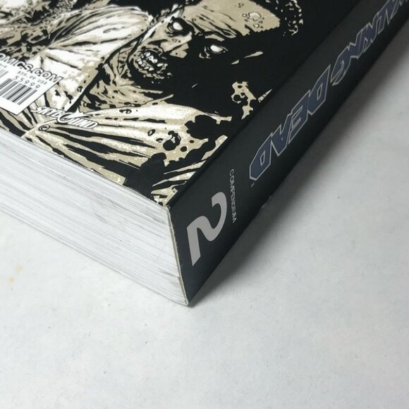 First Printing The Walking Dead Compendium Two Unread Book Pretty Good condition - Picture 10 of 16